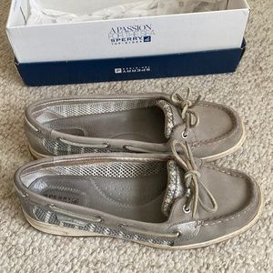 Sperry Angelfish white/perfs (Women’s)